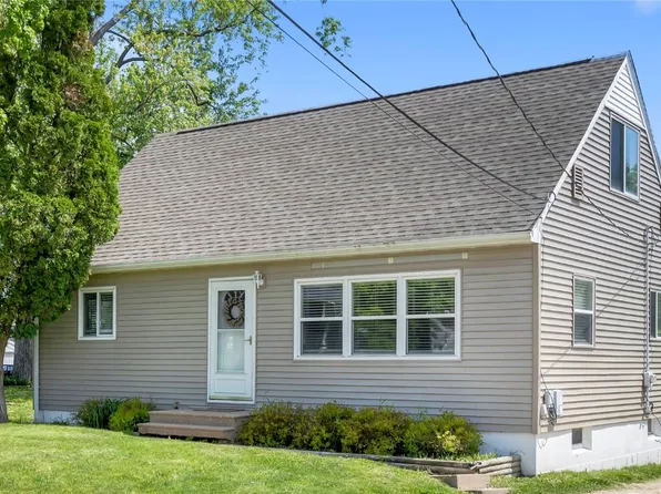 2413 Fruitland Blvd SW, Cedar Rapids, IA 52404