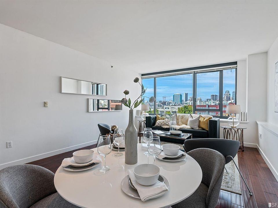 1st image of 260 King St Unit 613