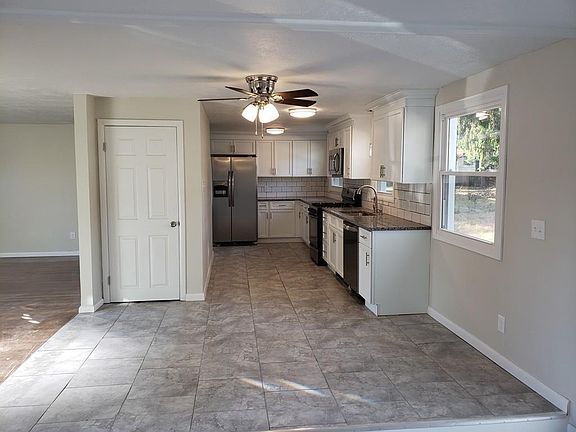 4th image of 18 Breckwood Cir