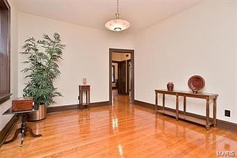 5th image of 3674 Wilmington Ave