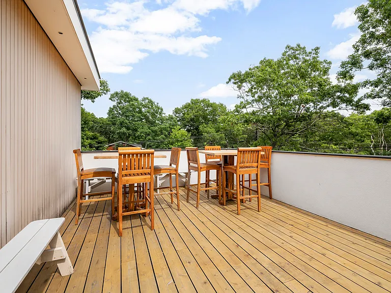 101 Montauk Blvd — Photo 57