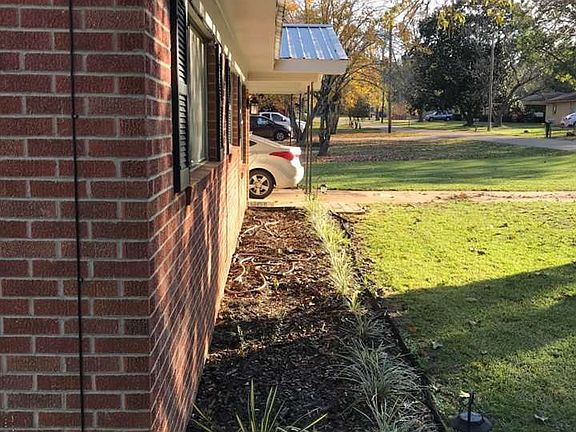 3rd image of 207 Leslie Ln