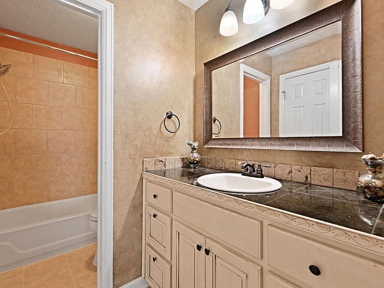 6001 Arbor Glen Dr — Photo 8
