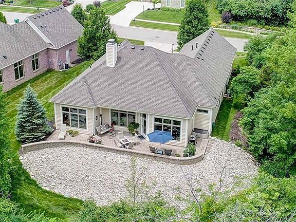 4th image of 574 Riverwood Dr