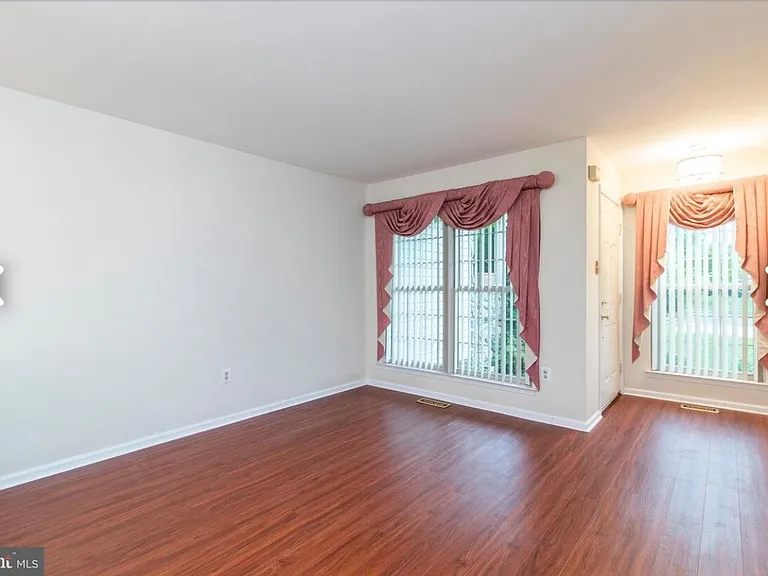 352 Glennbrook Way — Photo 4