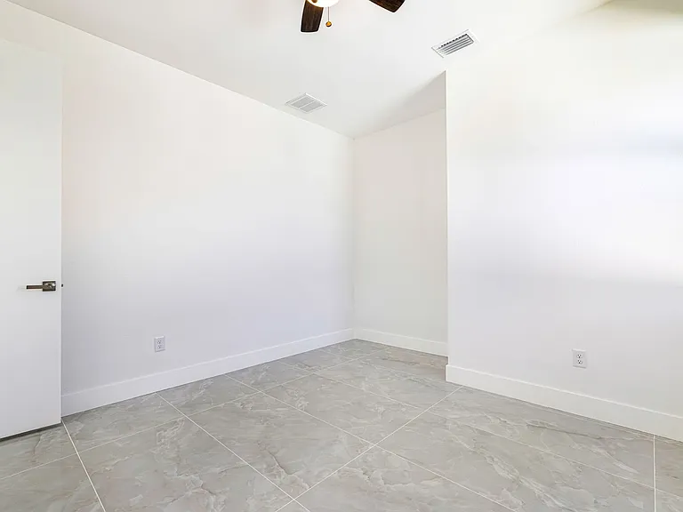 2833 NW 45th Pl — Photo 11