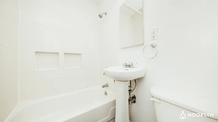 Rented by Nooklyn NYC LLC | media 41