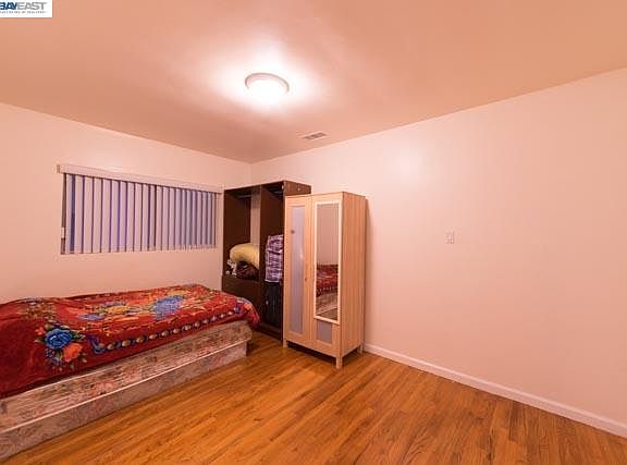 4th image of 936 E Alwood St