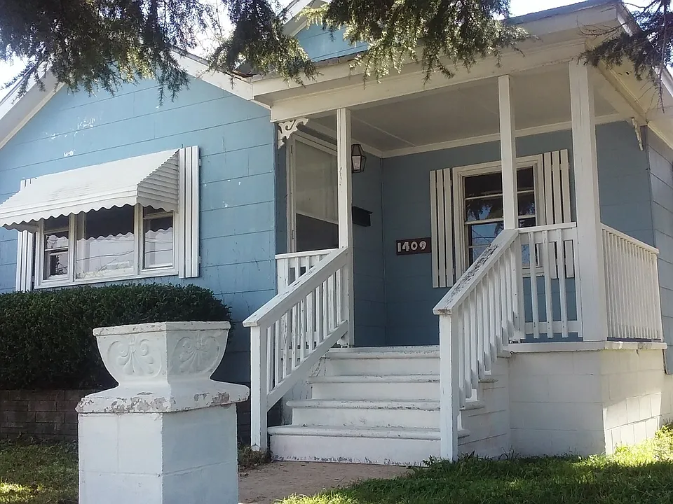 1409 Bay St