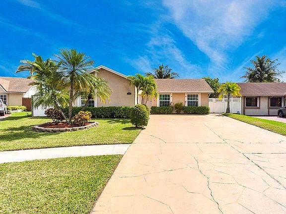 4th image of 714 SW 75th Way