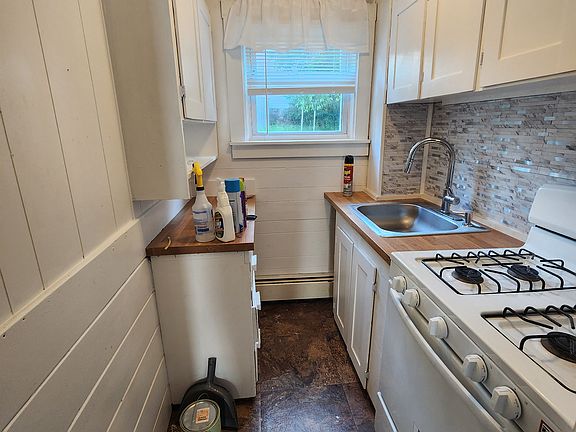 4th image of 865 County St #1