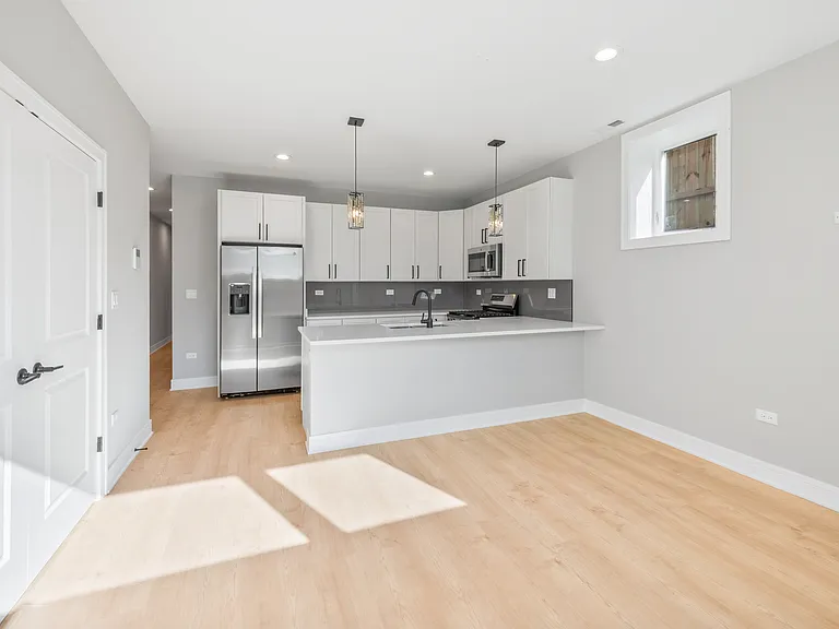 6639 S Langley Ave #1 — Photo 5