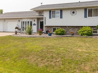 740 E Scott St, Omro, WI 54963