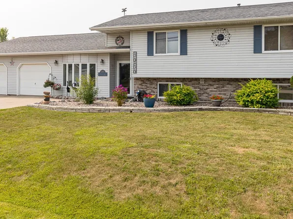 740 E Scott St, Omro, WI 54963