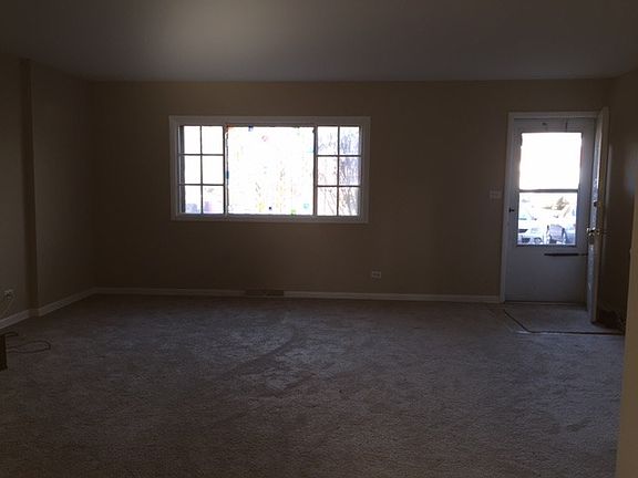 3rd image of 342 Skokie Ct