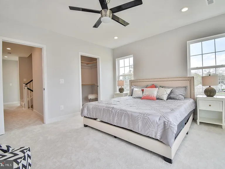 8276 Safarian Way — Photo 16