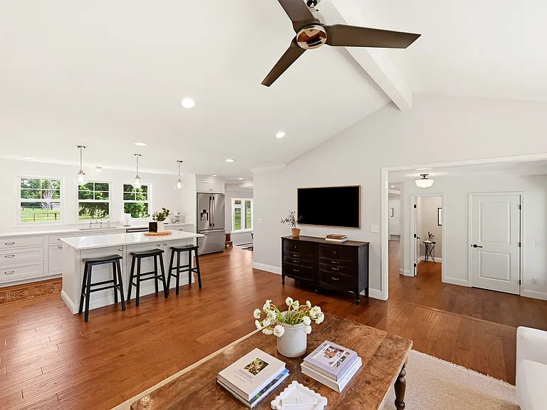 516 Country Ln — Photo 9