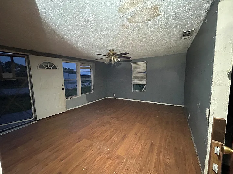 221 S Central Ave — Photo 26
