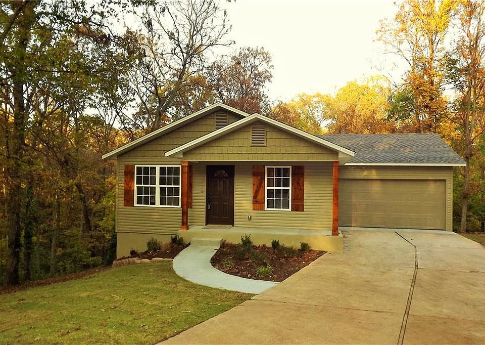 1st image of 8 Daggett Ln