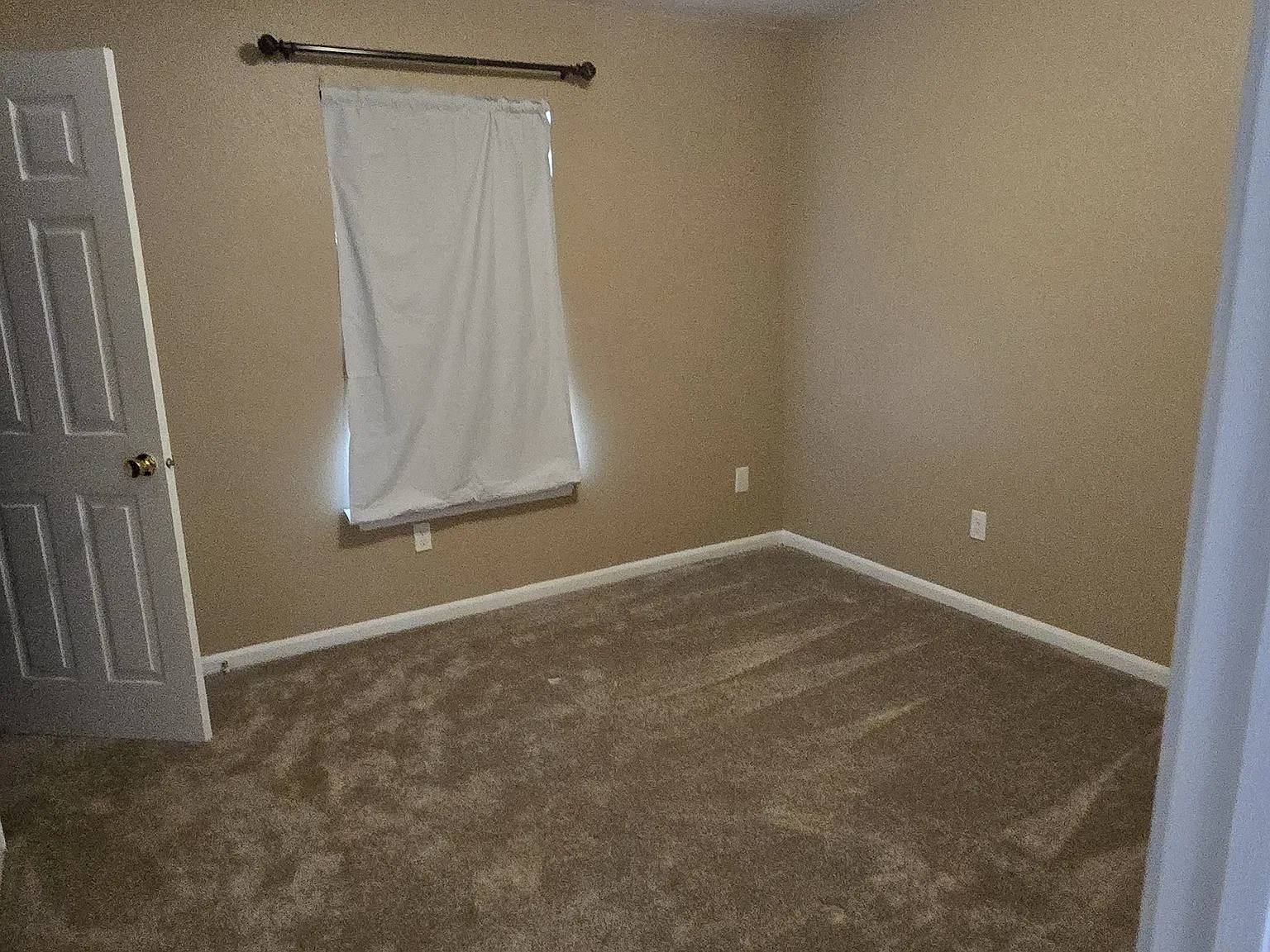3 bed, 1308 sqft, $2,200 — Photo 2