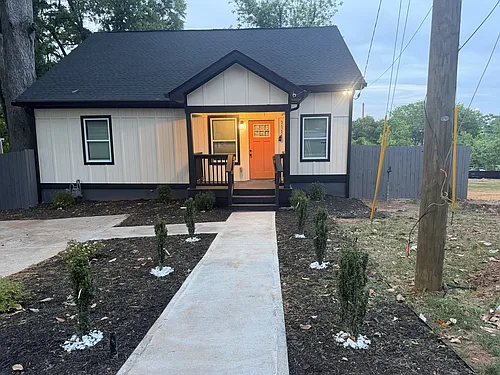 1114 Oak Knoll Ter SE Photo 1