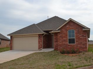 820 Lakeview Dr, Moore, OK 73160