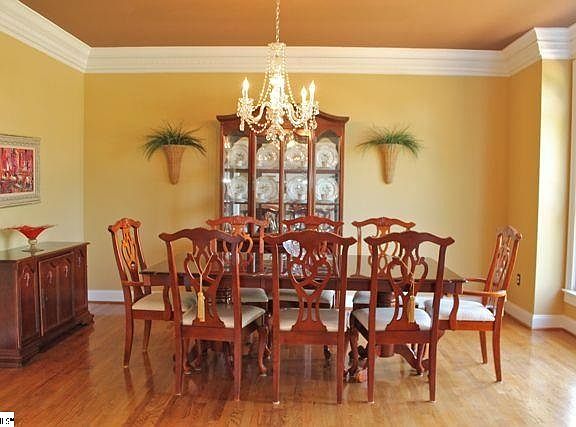 4th image of 8 Woods Edge Ct