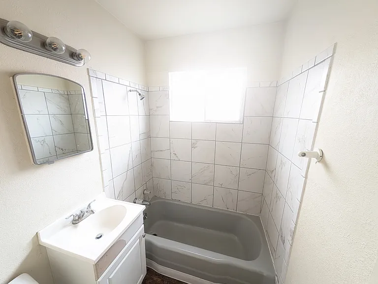 1010 Palomas Dr SE — Photo 8