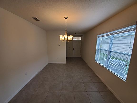 5th image of 542 Squires Grove Dr