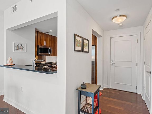 3rd image of 2050 Jamieson Ave APT 1310