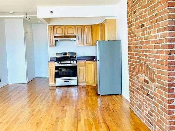 4th image of 578 Broadway #4