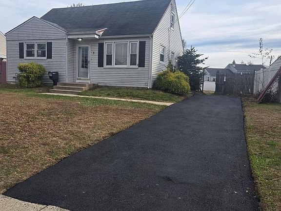 3rd image of 3 Cloverdale Rd