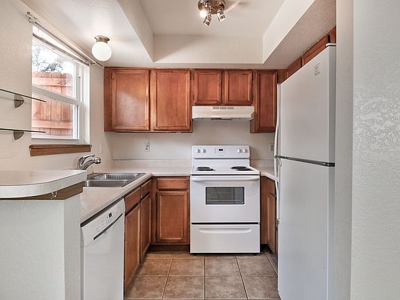 3rd image of 1718 N Chestnut St APT A