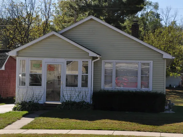 204 E Madison St, Spring Green, WI 53588