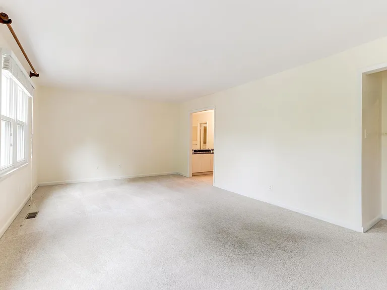 8509 Jeffersonian Ct — Photo 29