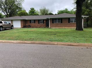 1905 Melody Ln, Ardmore, OK 73401