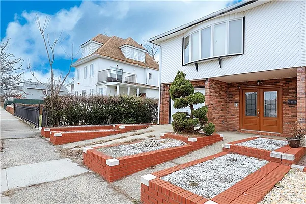 Sold by Momentum Real Estate LLC | media 2