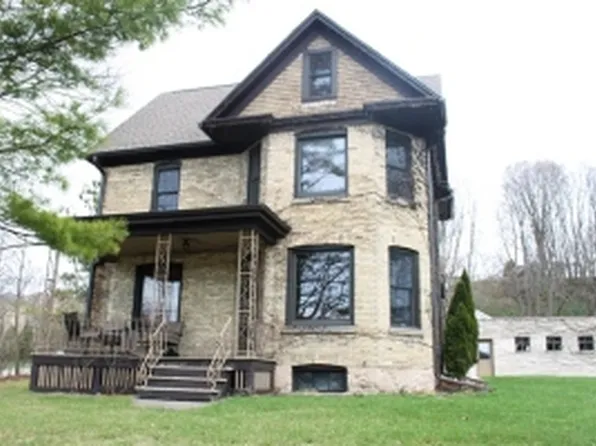 325-327 W Main St, Port Washington, WI 53074