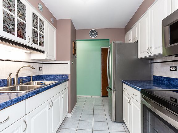 5th image of 9724 S Karlov Ave Unit 4-204