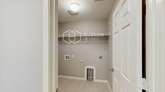 2716 Tobias Ln — Photo 24