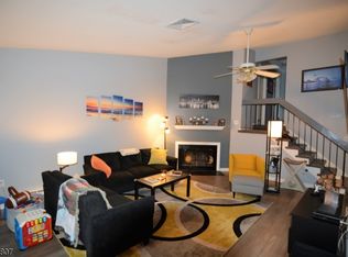 144 Overlook Dr, Clinton, NJ 08809