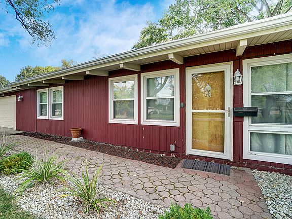 4th image of 2362 Kingswood Dr W