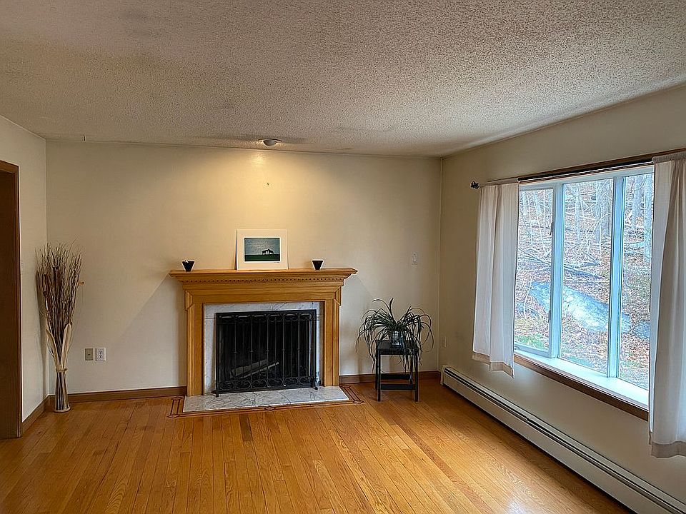 Large LR with Fireplace