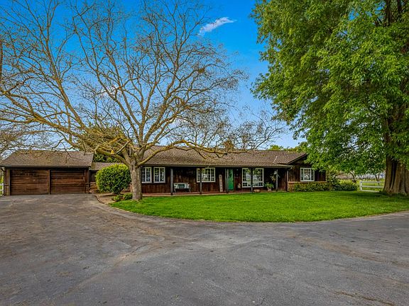 3rd image of 13755 Columbet Ave
