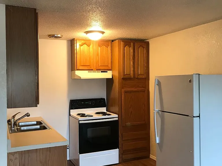 335 SW 4th St — Photo 15