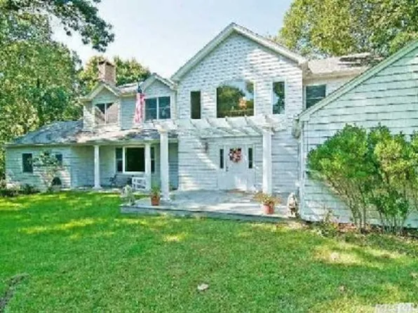 https://photos.zillowstatic.com/fp/4d67bb1fb7d4e9556df23d2b04d82351-p_e.webp