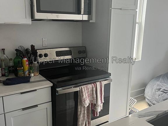 4th image of 817 Adams St