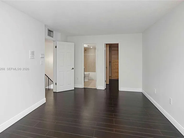 12340 SW 20th Ter #12340 — Photo 6