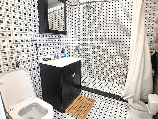 4th image of 615 E 17th St #6APENTHOUS