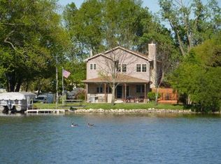 604 Oak Lodge Rd, Waterford, WI 53185